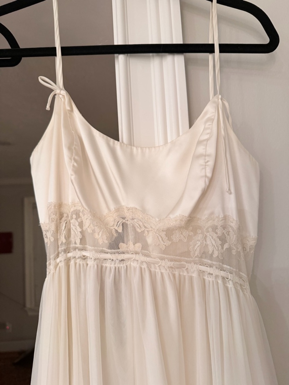 Vintage 1960s Claire Sandra by Lucie Ann Beverly Hills Ivory Lace Nightgown 32